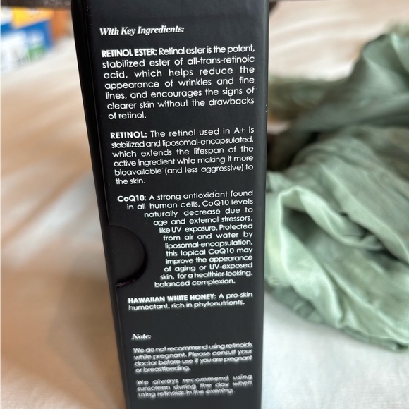 Sunday Riley A+ High-Dose Retinoid Serum – Anti-Aging Treatment for fine lines - Picture 3 of 7